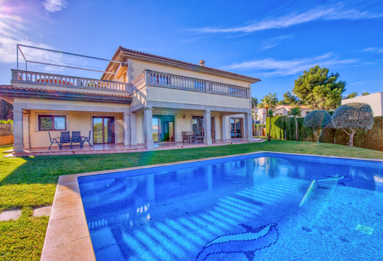 Mediterrane Villa mit Meerblick in bester Lage von Nova Santa Ponsa